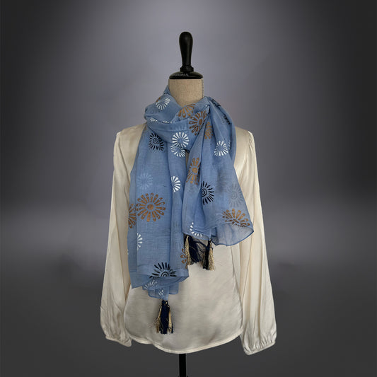 Foulard d'été bleu avec imprimé