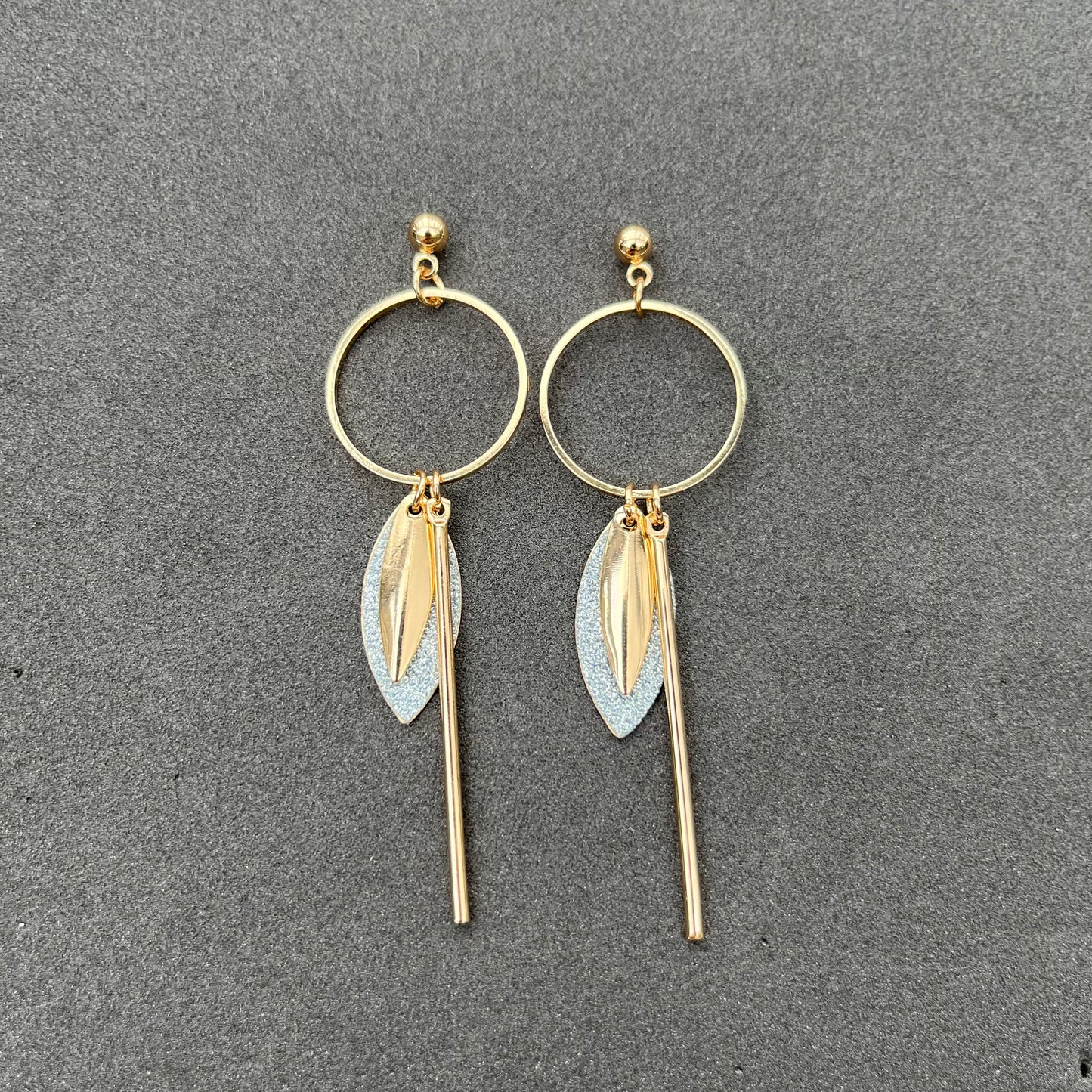 Boucles d'oreilles dorées à paillettes