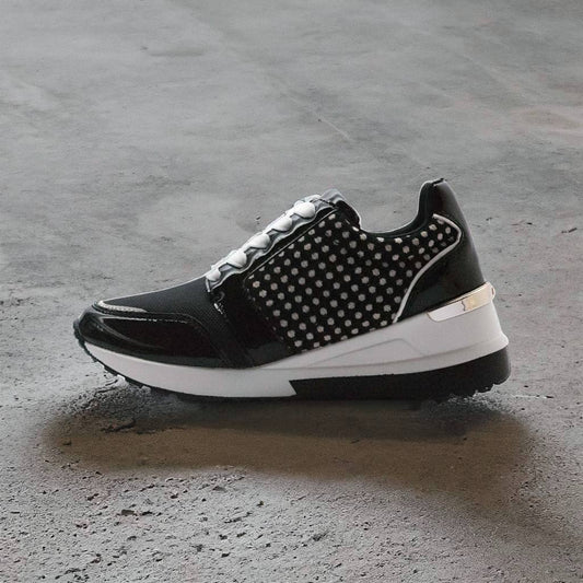 Sneaker with polka dot